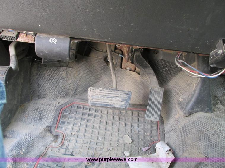 image for item J8719 2006 Chevrolet Silverado 2500HD pickup truck