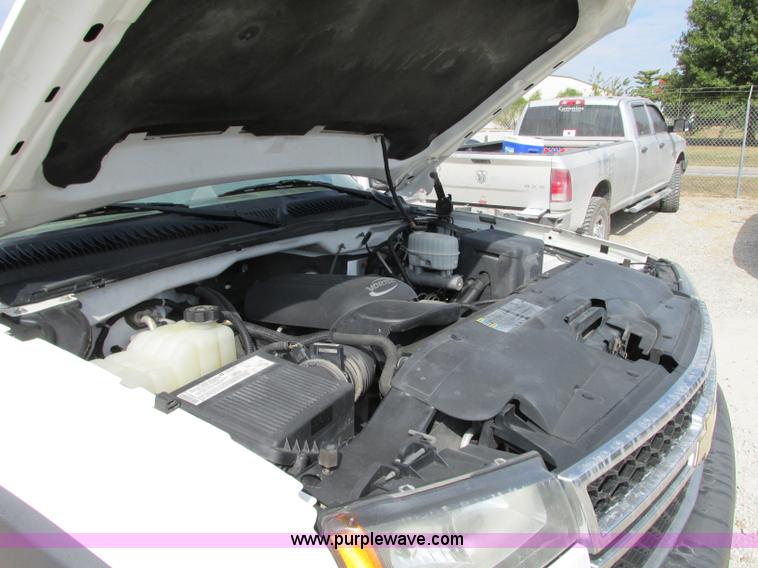 image for item J8719 2006 Chevrolet Silverado 2500HD pickup truck