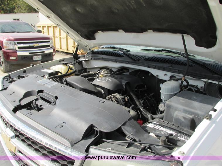 image for item J8719 2006 Chevrolet Silverado 2500HD pickup truck