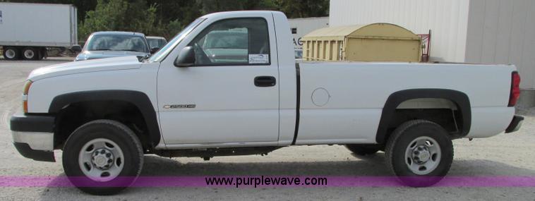 image for item J8720 2006 Chevrolet Silverado 2500HD pickup truck