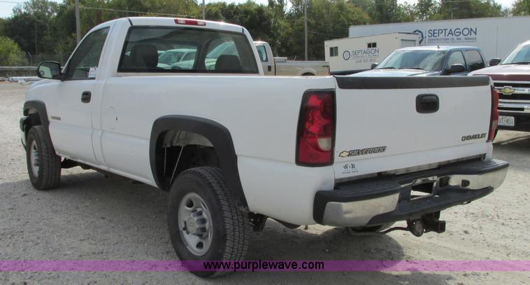 image for item J8720 2006 Chevrolet Silverado 2500HD pickup truck
