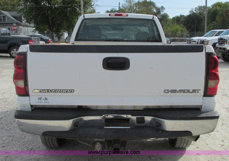 image for item J8720 2006 Chevrolet Silverado 2500HD pickup truck