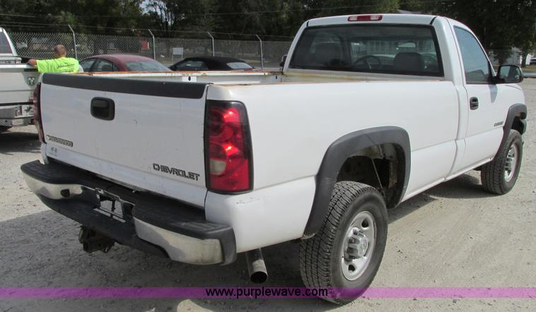 image for item J8720 2006 Chevrolet Silverado 2500HD pickup truck