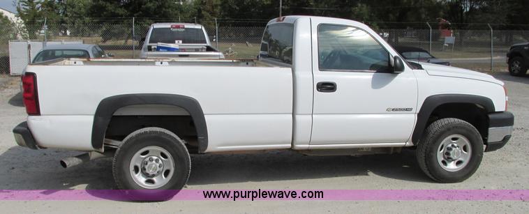 image for item J8720 2006 Chevrolet Silverado 2500HD pickup truck