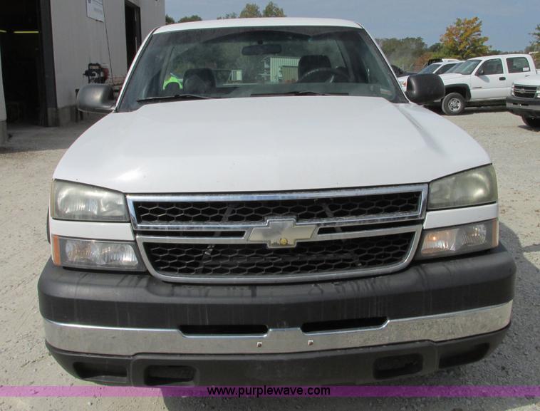 image for item J8720 2006 Chevrolet Silverado 2500HD pickup truck