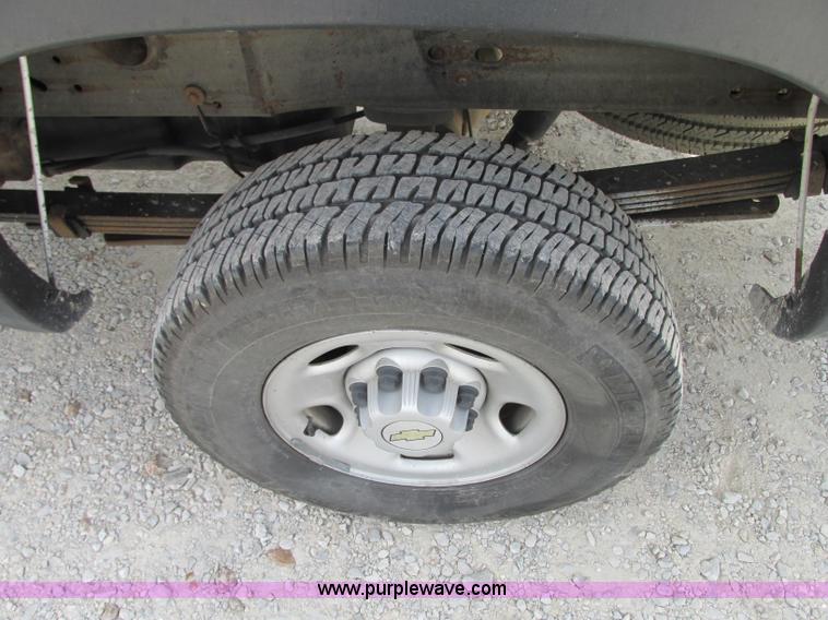 image for item J8720 2006 Chevrolet Silverado 2500HD pickup truck