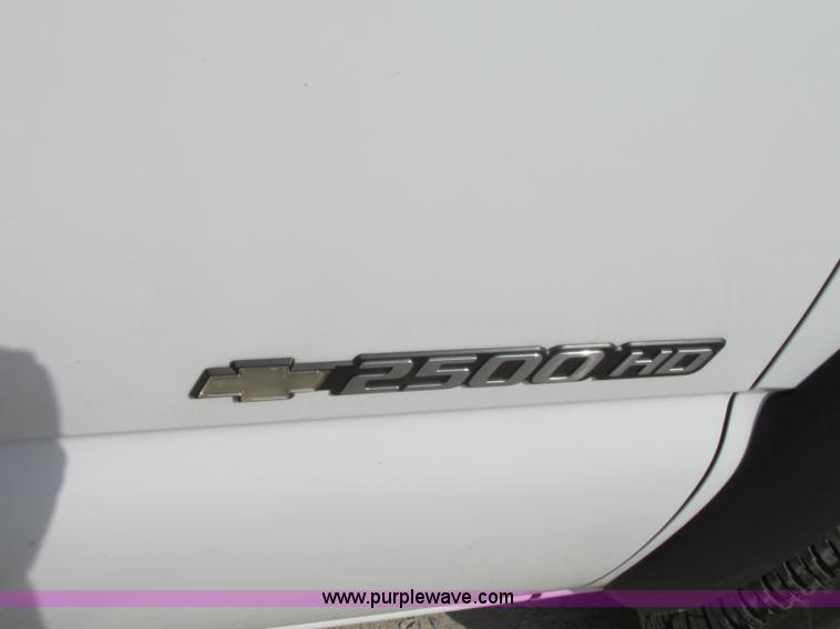 image for item J8720 2006 Chevrolet Silverado 2500HD pickup truck