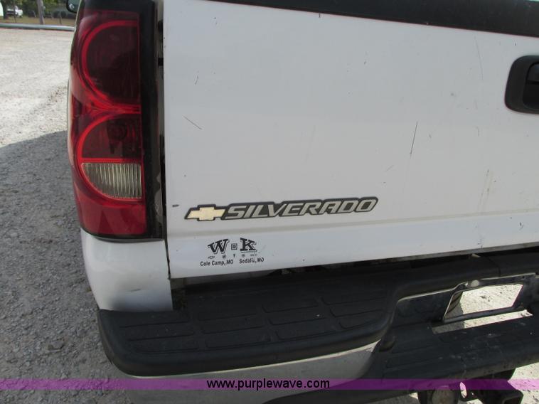 image for item J8720 2006 Chevrolet Silverado 2500HD pickup truck