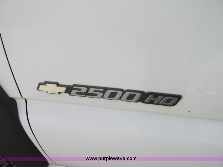 image for item J8720 2006 Chevrolet Silverado 2500HD pickup truck
