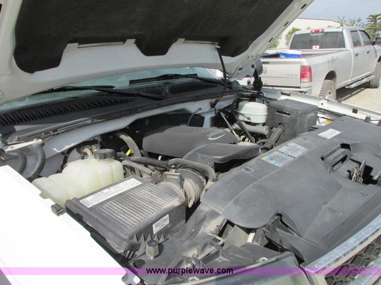 image for item J8720 2006 Chevrolet Silverado 2500HD pickup truck