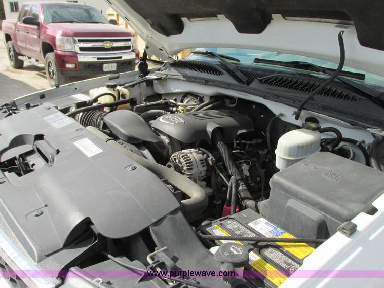 image for item J8720 2006 Chevrolet Silverado 2500HD pickup truck