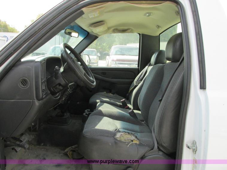 image for item J8720 2006 Chevrolet Silverado 2500HD pickup truck