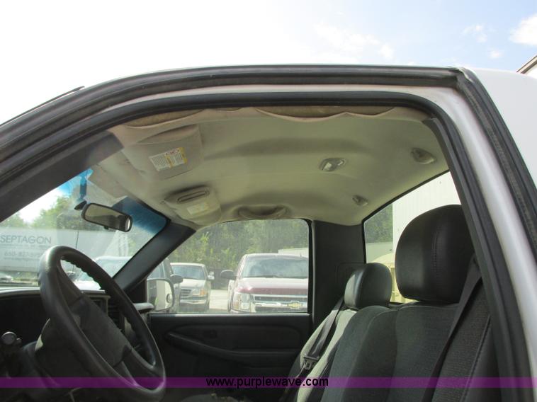 image for item J8720 2006 Chevrolet Silverado 2500HD pickup truck