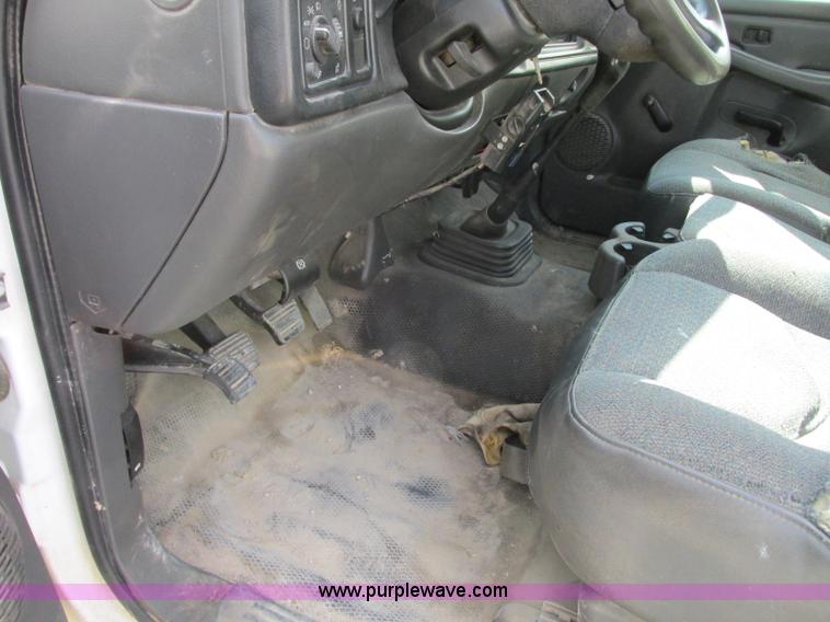 image for item J8720 2006 Chevrolet Silverado 2500HD pickup truck