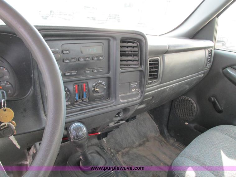 image for item J8720 2006 Chevrolet Silverado 2500HD pickup truck