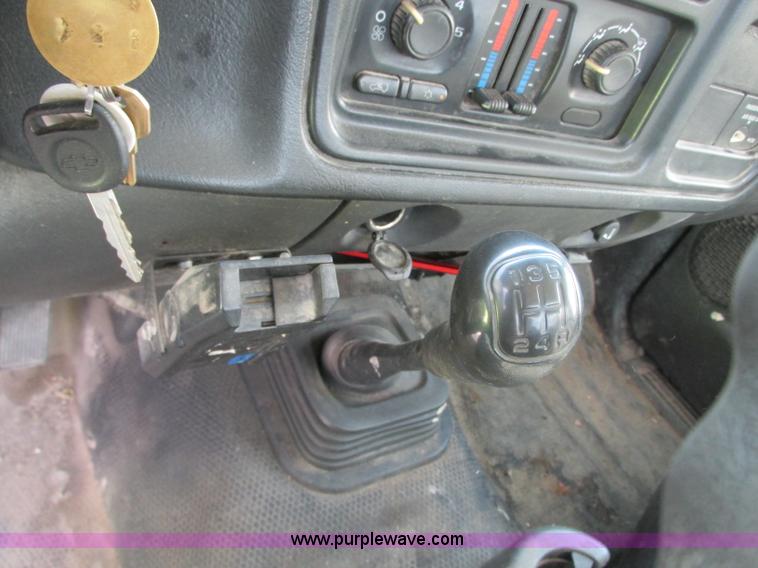 image for item J8720 2006 Chevrolet Silverado 2500HD pickup truck