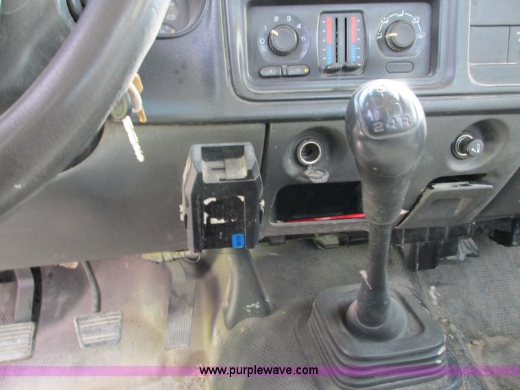 image for item J8720 2006 Chevrolet Silverado 2500HD pickup truck