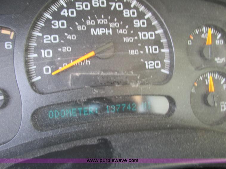 image for item J8720 2006 Chevrolet Silverado 2500HD pickup truck