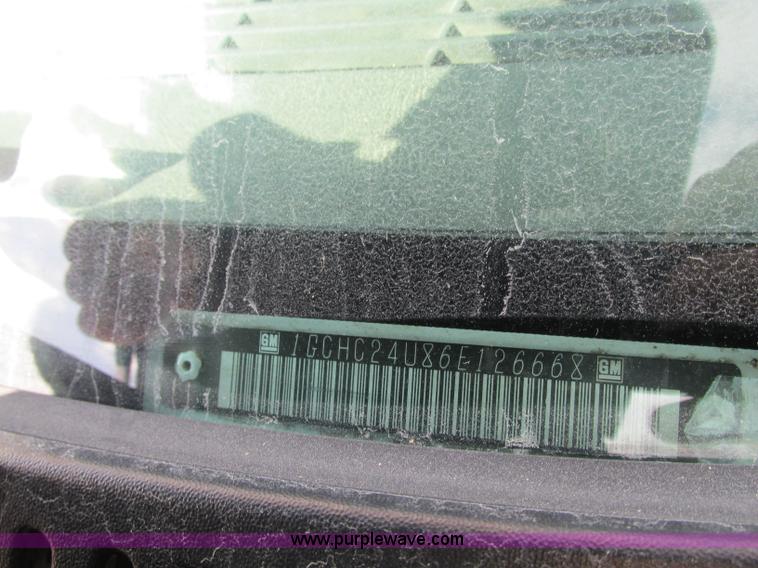 image for item J8720 2006 Chevrolet Silverado 2500HD pickup truck