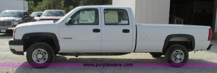 image for item J8721 2006 Chevrolet Silverado 2500HD Crew Cab pickup truck