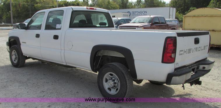 image for item J8721 2006 Chevrolet Silverado 2500HD Crew Cab pickup truck