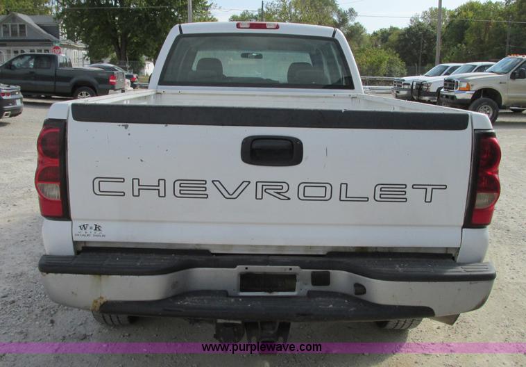 image for item J8721 2006 Chevrolet Silverado 2500HD Crew Cab pickup truck