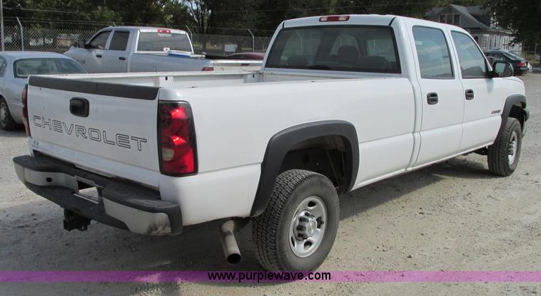 image for item J8721 2006 Chevrolet Silverado 2500HD Crew Cab pickup truck