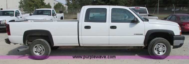 image for item J8721 2006 Chevrolet Silverado 2500HD Crew Cab pickup truck