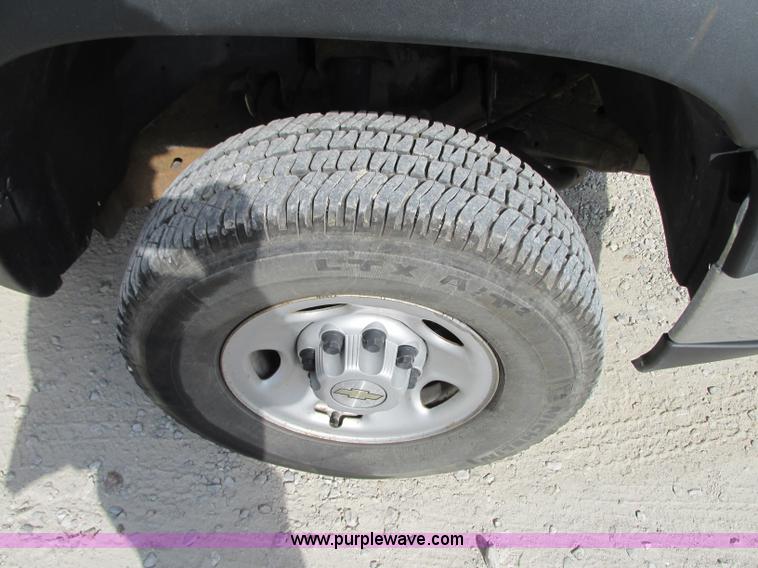 image for item J8721 2006 Chevrolet Silverado 2500HD Crew Cab pickup truck