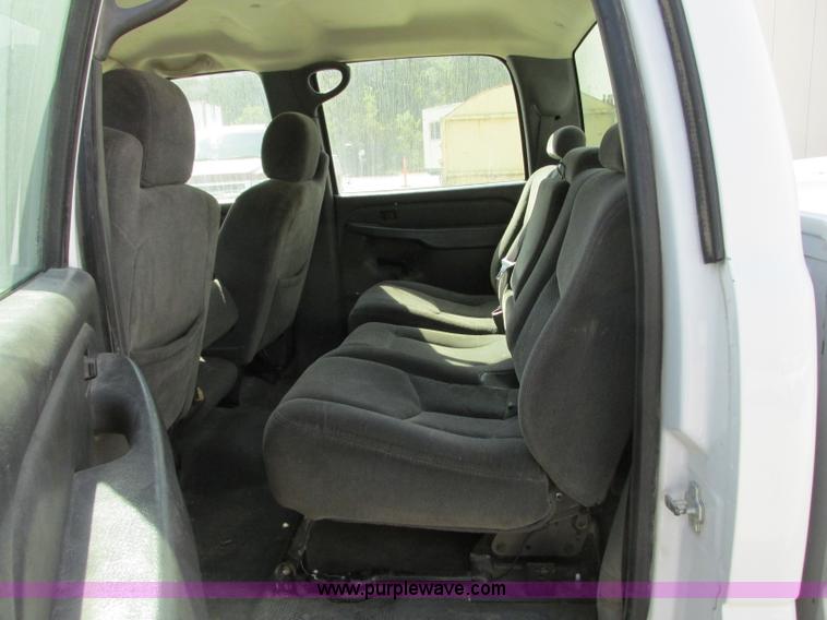 image for item J8721 2006 Chevrolet Silverado 2500HD Crew Cab pickup truck