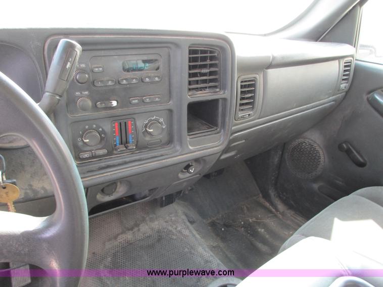 image for item J8721 2006 Chevrolet Silverado 2500HD Crew Cab pickup truck