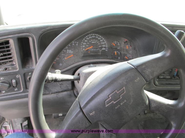 image for item J8721 2006 Chevrolet Silverado 2500HD Crew Cab pickup truck