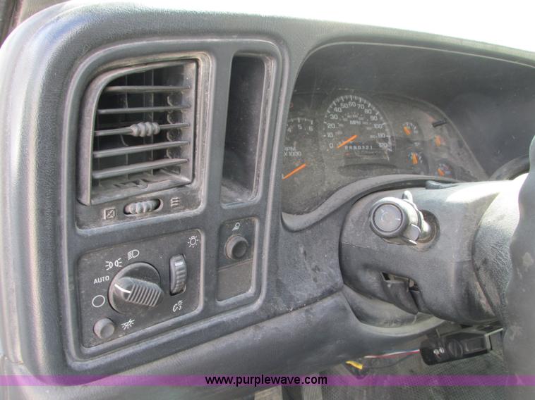 image for item J8721 2006 Chevrolet Silverado 2500HD Crew Cab pickup truck