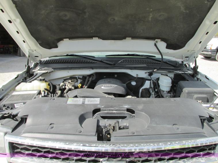 image for item J8721 2006 Chevrolet Silverado 2500HD Crew Cab pickup truck