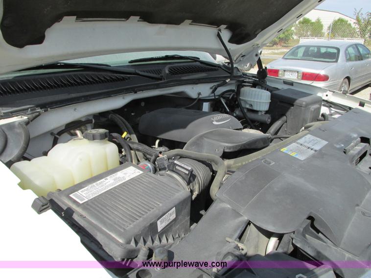 image for item J8721 2006 Chevrolet Silverado 2500HD Crew Cab pickup truck