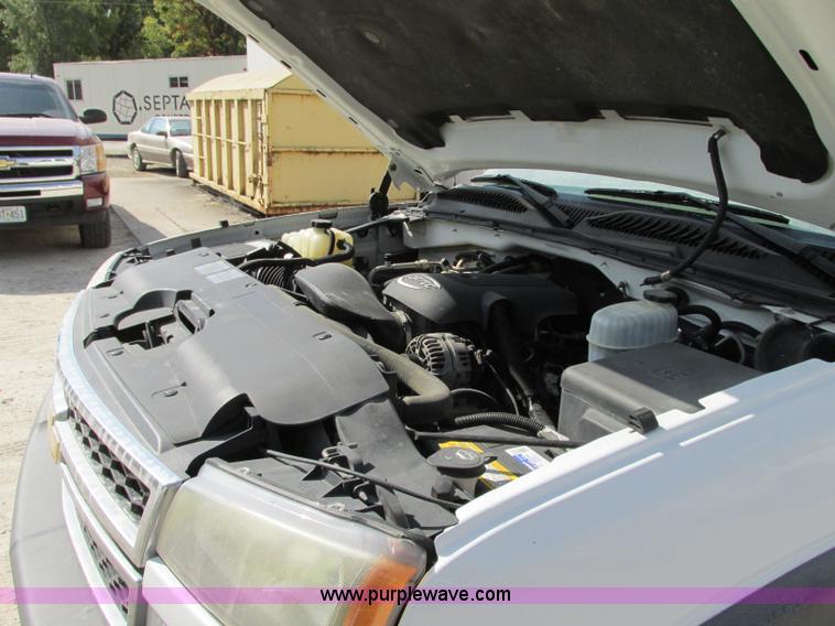 image for item J8721 2006 Chevrolet Silverado 2500HD Crew Cab pickup truck