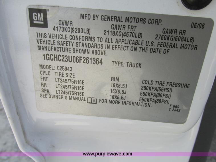 image for item J8721 2006 Chevrolet Silverado 2500HD Crew Cab pickup truck