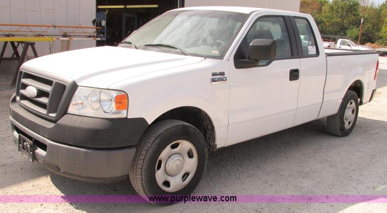image for item J8722 2006 Ford F150 XL SuperCab pickup truck