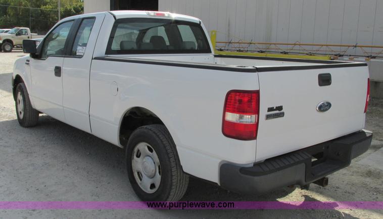 image for item J8722 2006 Ford F150 XL SuperCab pickup truck