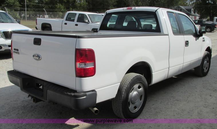 image for item J8722 2006 Ford F150 XL SuperCab pickup truck