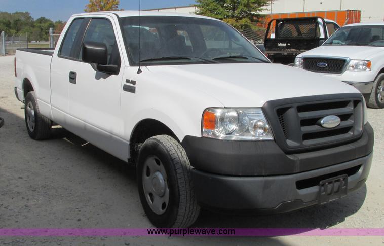 image for item J8722 2006 Ford F150 XL SuperCab pickup truck