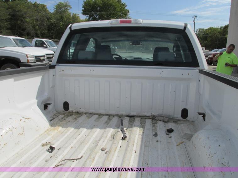 image for item J8722 2006 Ford F150 XL SuperCab pickup truck