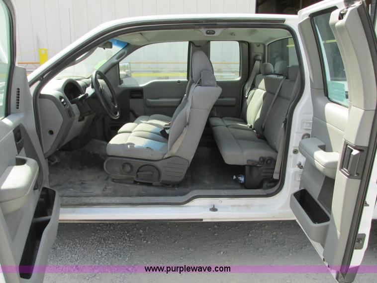 image for item J8722 2006 Ford F150 XL SuperCab pickup truck