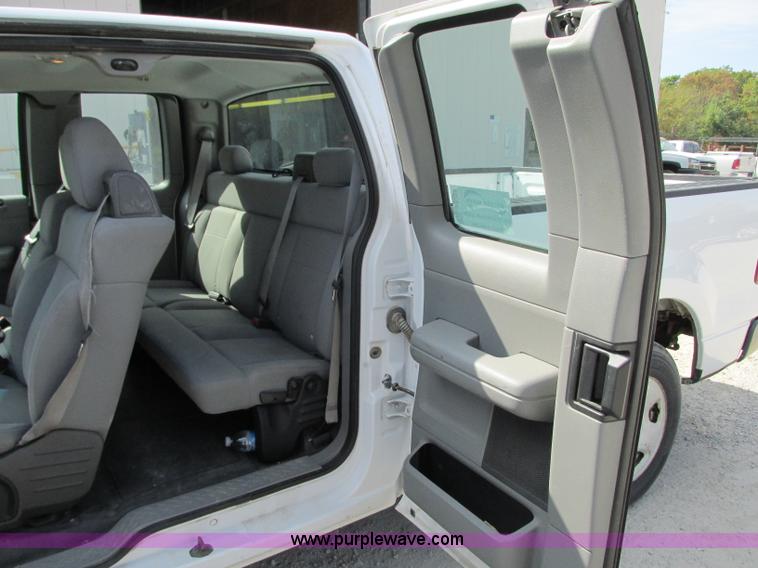 image for item J8722 2006 Ford F150 XL SuperCab pickup truck