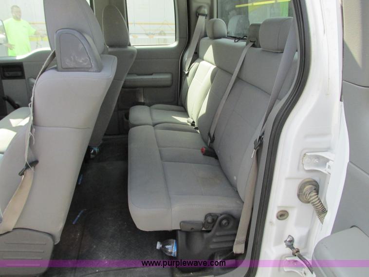 image for item J8722 2006 Ford F150 XL SuperCab pickup truck