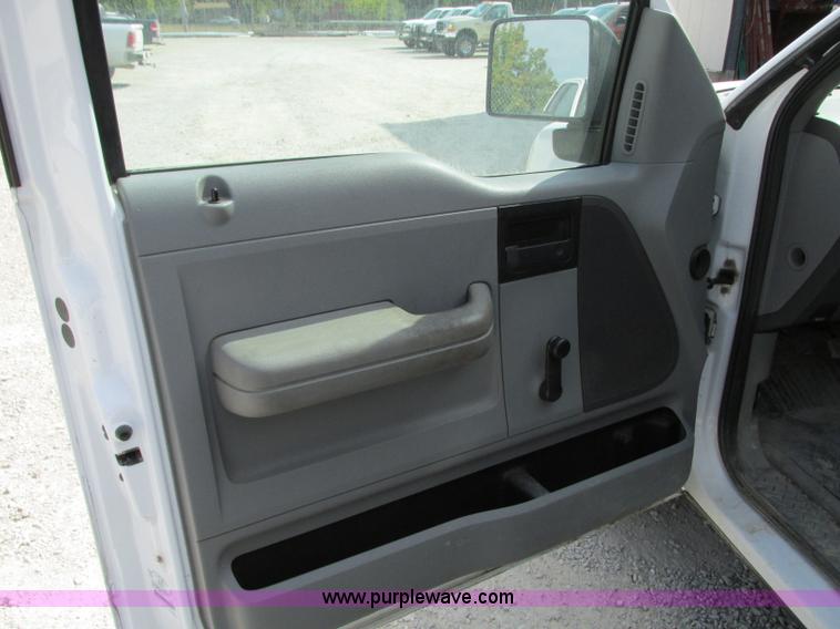 image for item J8722 2006 Ford F150 XL SuperCab pickup truck