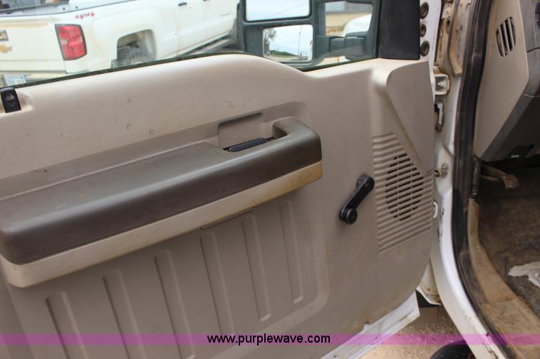 image for item K1195 2008 Ford F350 Super Duty XL flatbed pickup truck