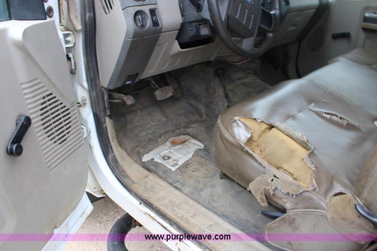 image for item K1195 2008 Ford F350 Super Duty XL flatbed pickup truck