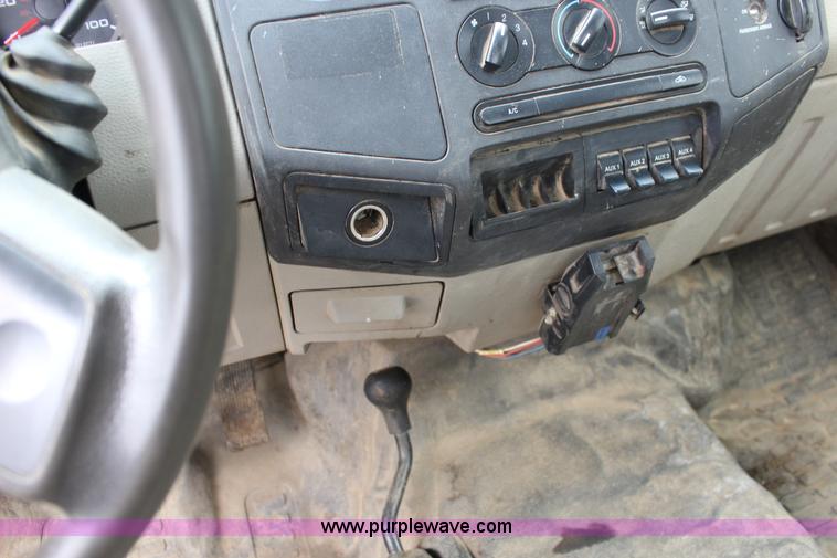 image for item K1195 2008 Ford F350 Super Duty XL flatbed pickup truck