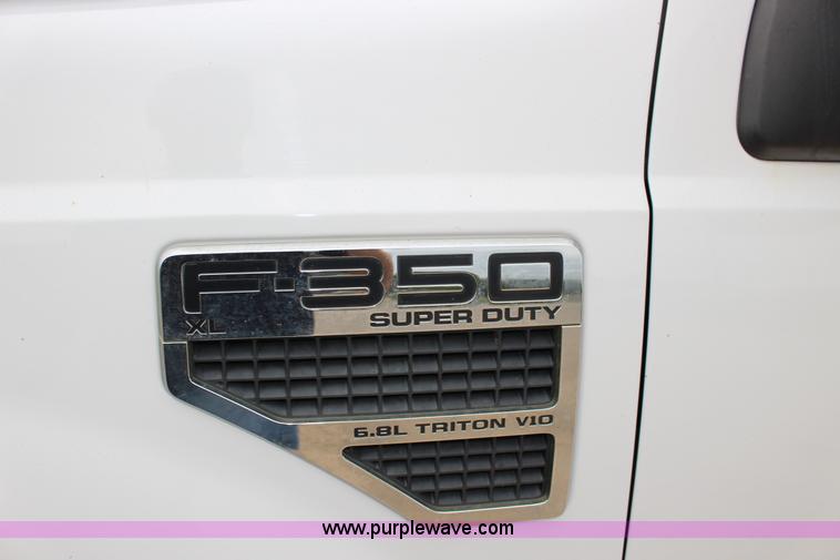 image for item K1195 2008 Ford F350 Super Duty XL flatbed pickup truck
